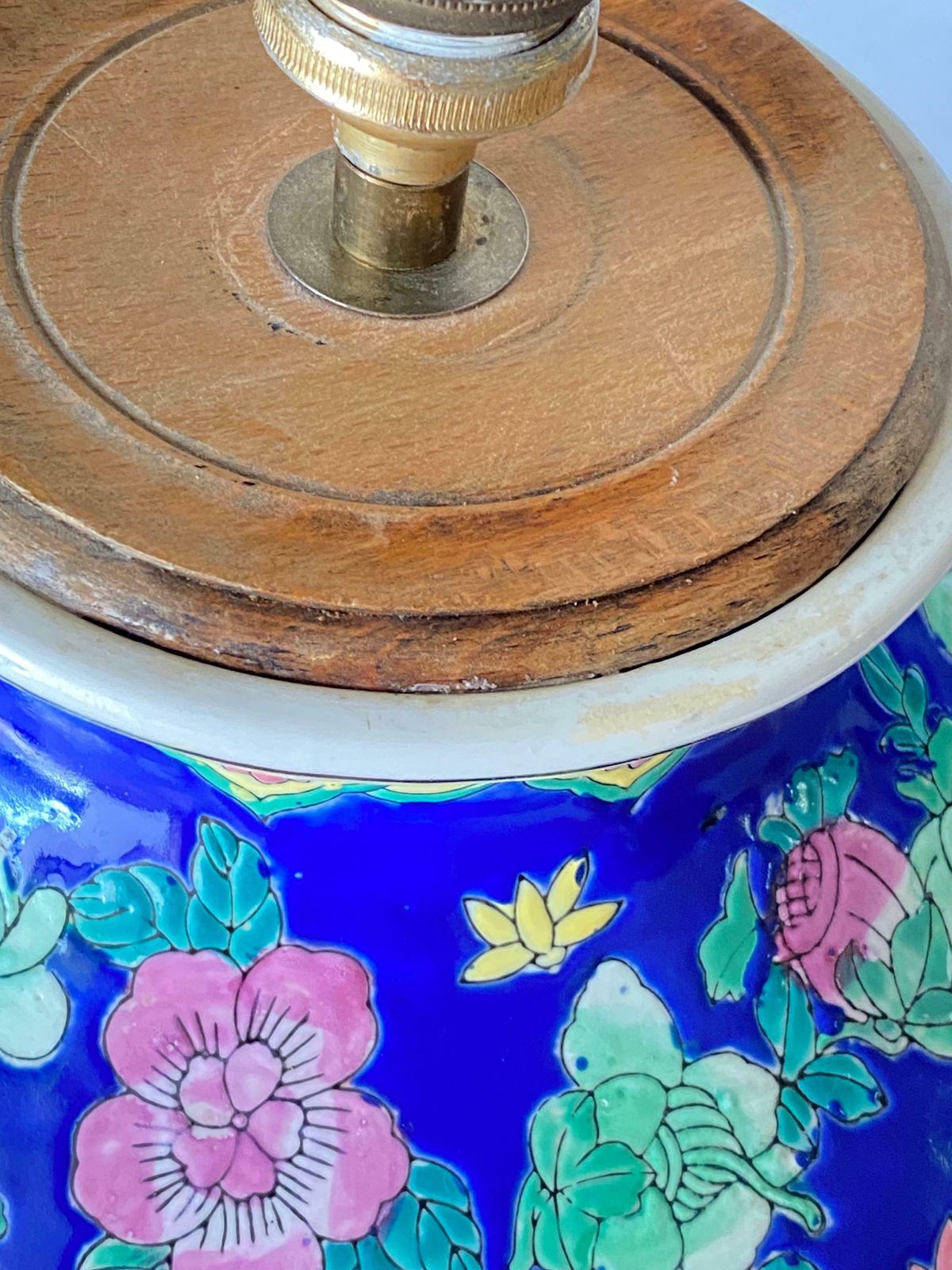 photo for sale Table Lamp, Chinese, Porcelaine, Hand Painted, In A Vase Shape, China Circa 1940