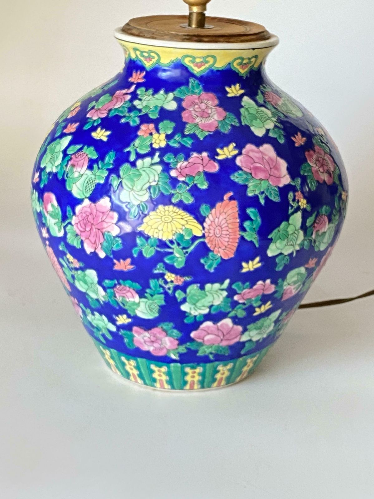 490.0 Table Lamp, Chinese, Porcelaine, Hand Painted, In A Vase Shape, China Circa 1940 photo