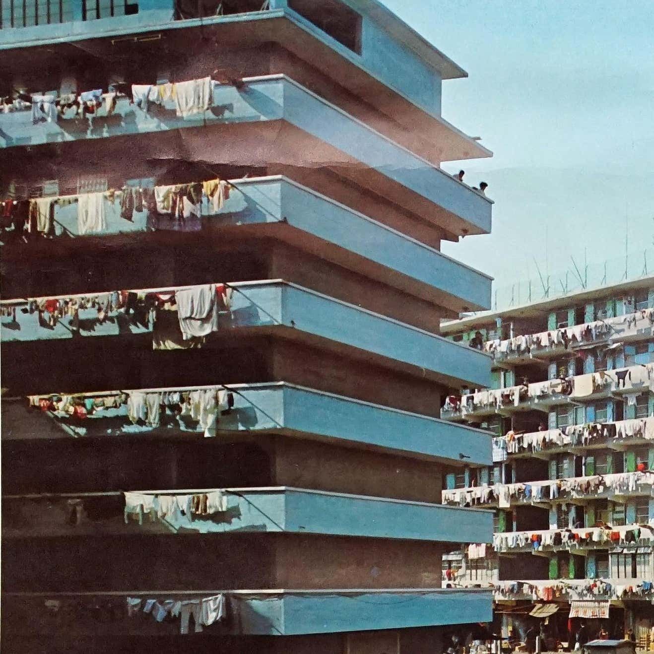 Vintage Oprolbare Wandkaart – Fotoposter 'Living In Hong Kong In The 1970s' photo furniture