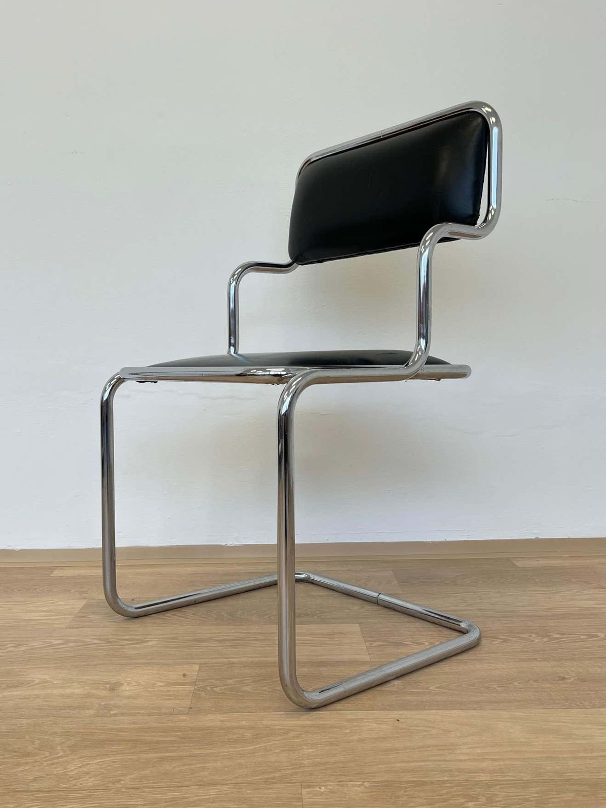 photo furniture Mid Century Chrome Chair By Arch  Ladislav Vrátník For Restaurant In Prag 1970s