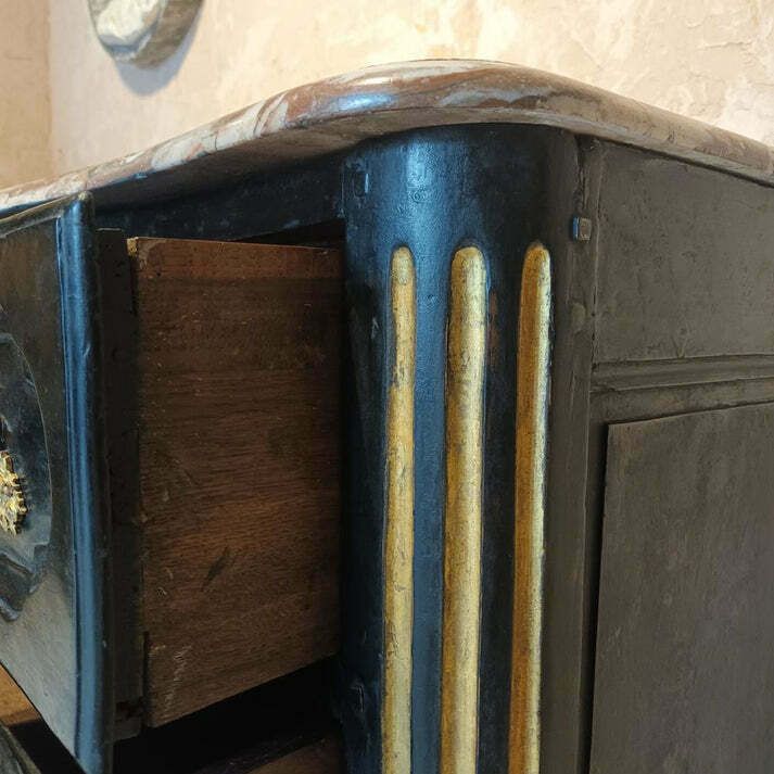photo vintage 18th Century Marble Topped Chest Of Drawers