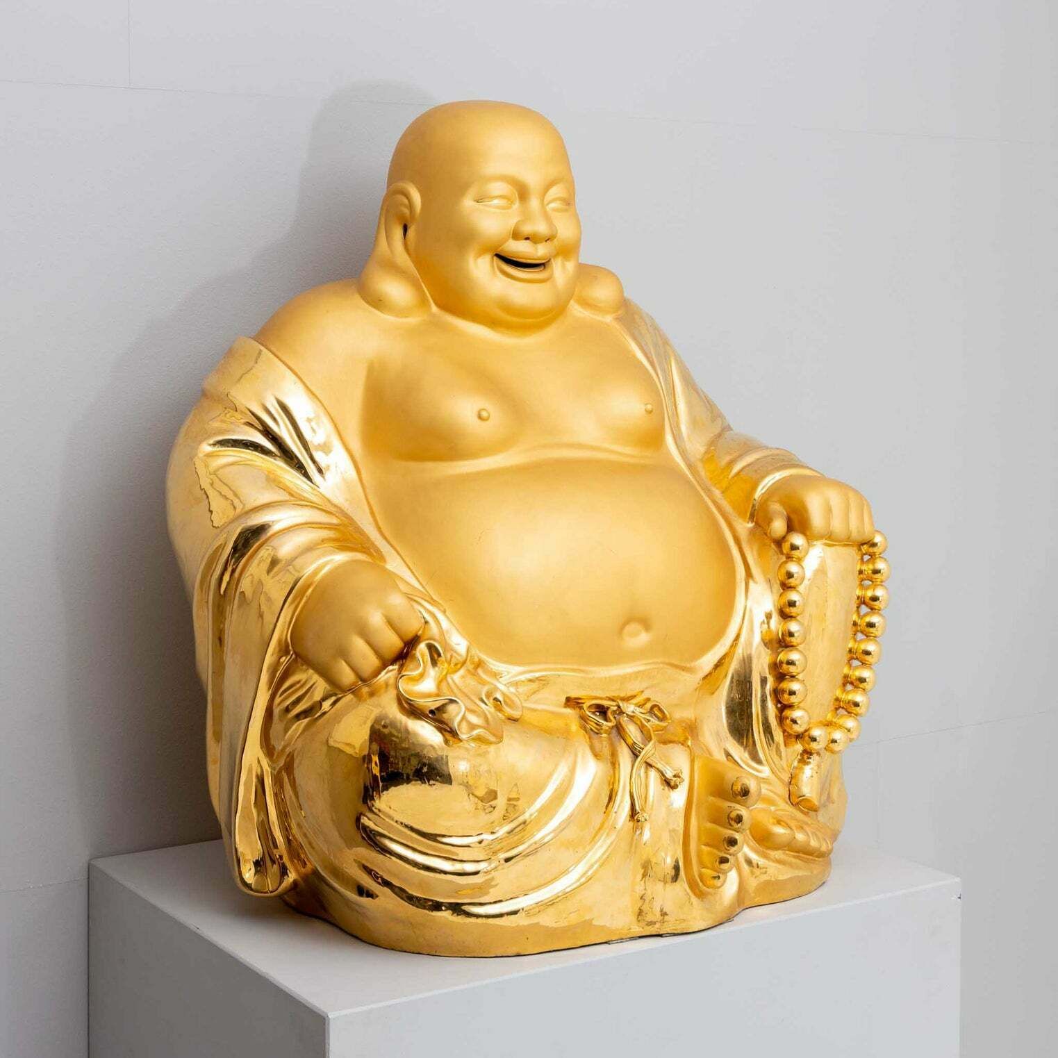 Bouddha rieur doré en porcelaine, XXe siècle photo for sale