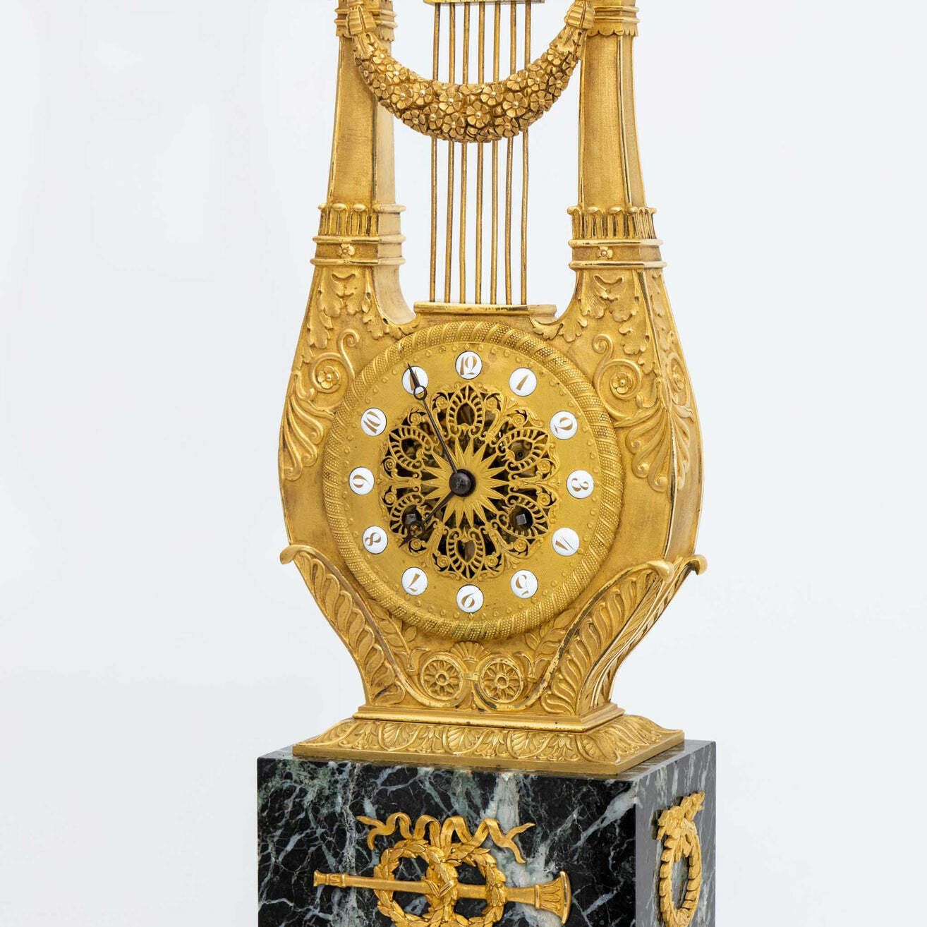Pendule de cheminée Louis XVI en forme de lyre, probablement Paris, vers 1780 photo 4330.0