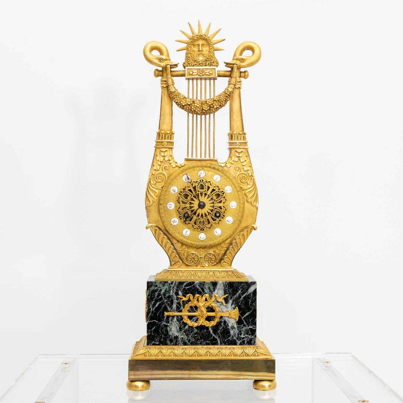 Pendule de cheminée Louis XVI en forme de lyre, probablement Paris, vers 1780 photo buy