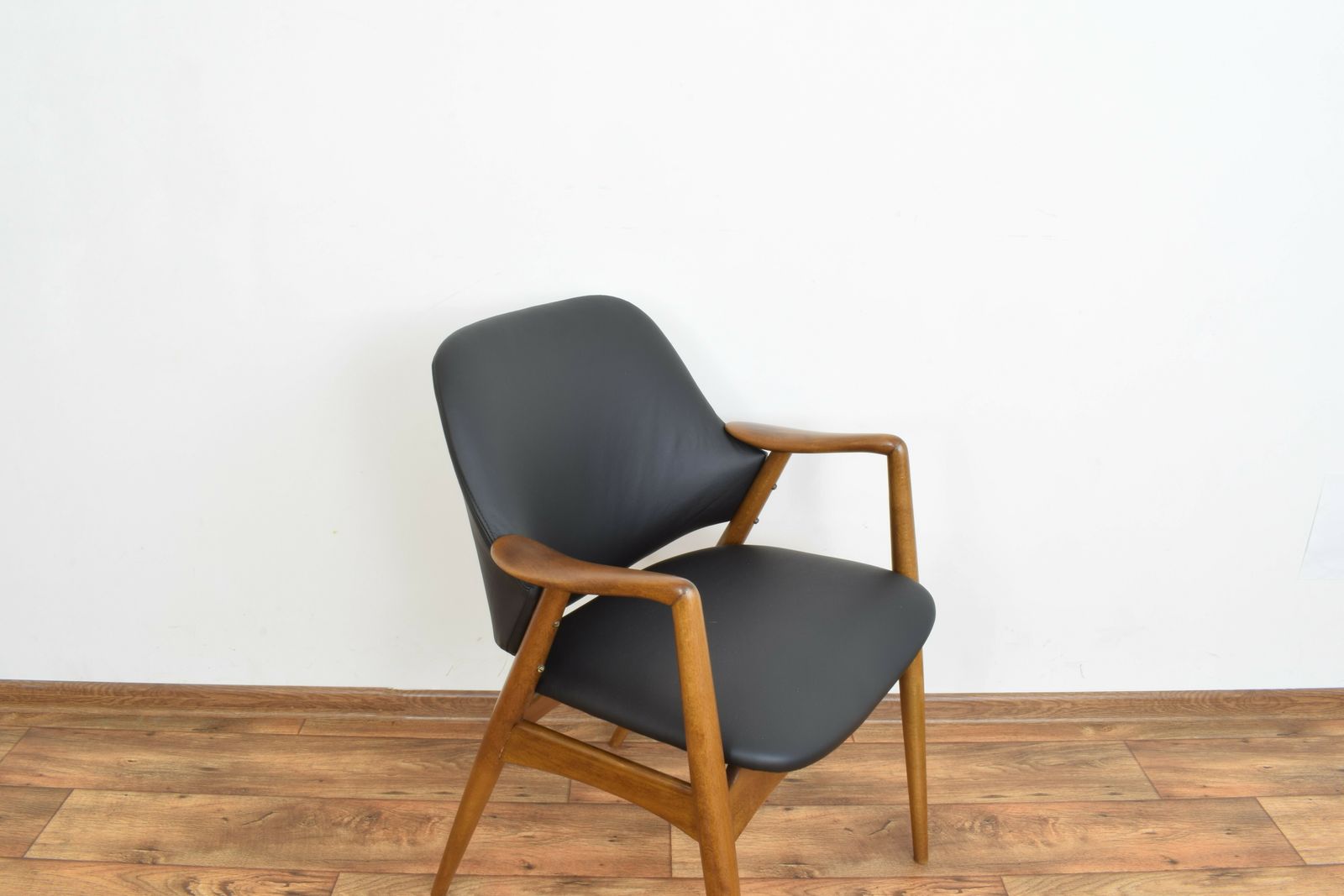 photo vintage Mid Century Swedish Leather Armchairs By Alf Svensson For Dux, 1960s, Set Of 2