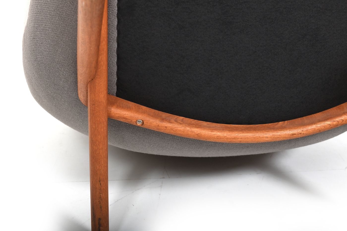 photo vinterior Illum Wikkelsø Lounge Chair Model 'Ml91' 1950s / New Upholstered!