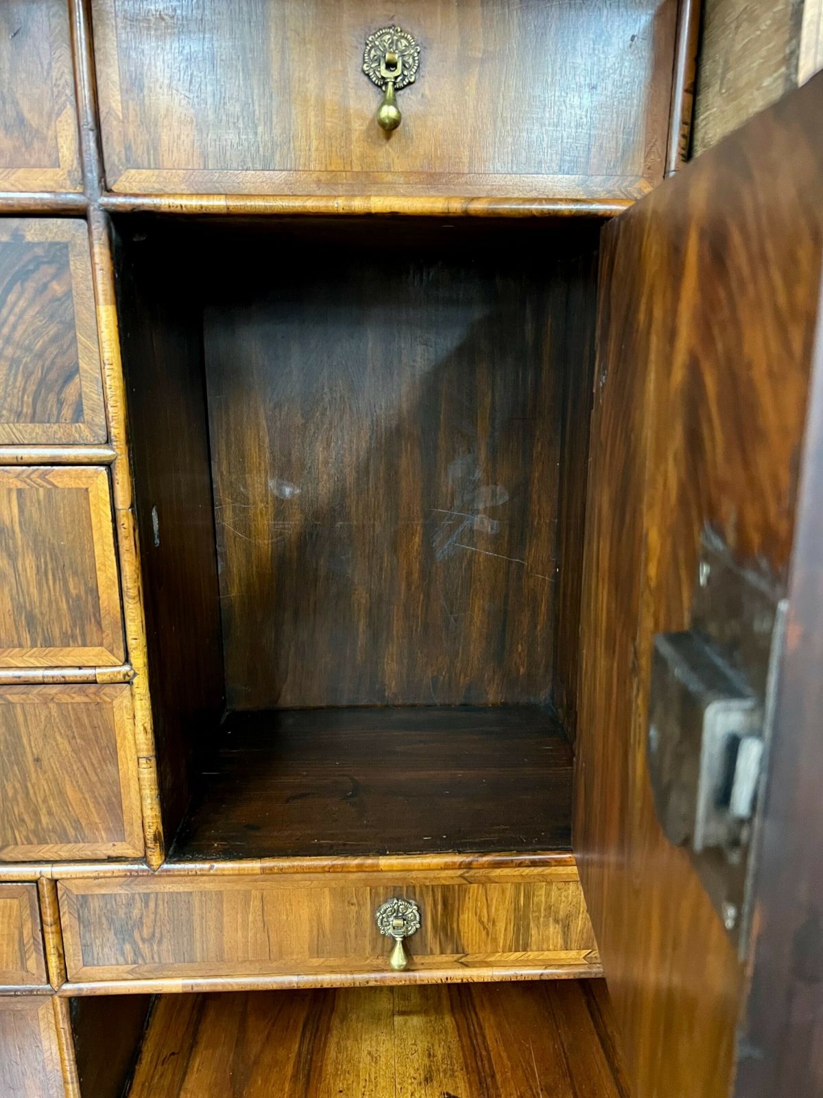 An Unusual William And Mary Period Figured Walnut Escritoire photo 5280.0