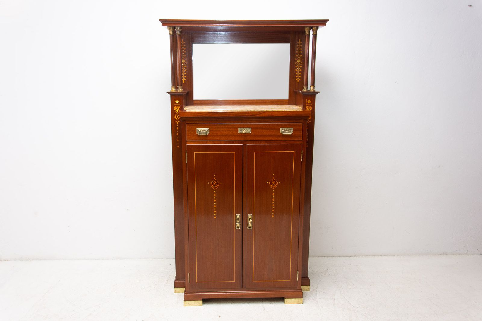 Secessionist Mahogany Vitrinekast Oostenrijk 1910 photo Meubels