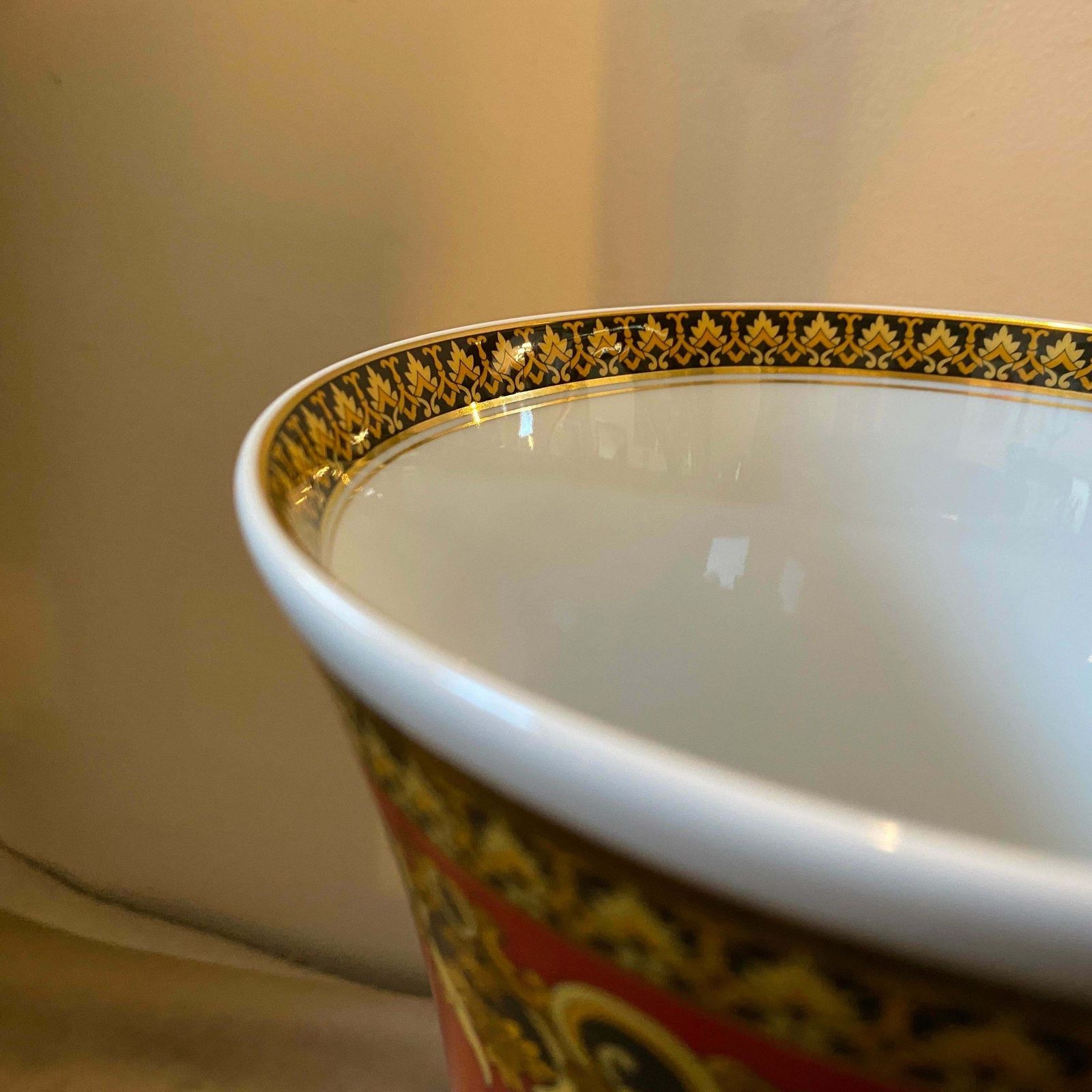 photo furniture 1990s, Iconic Porcelain Medusa Vase Designed By Gianni Versace For Rosenthal