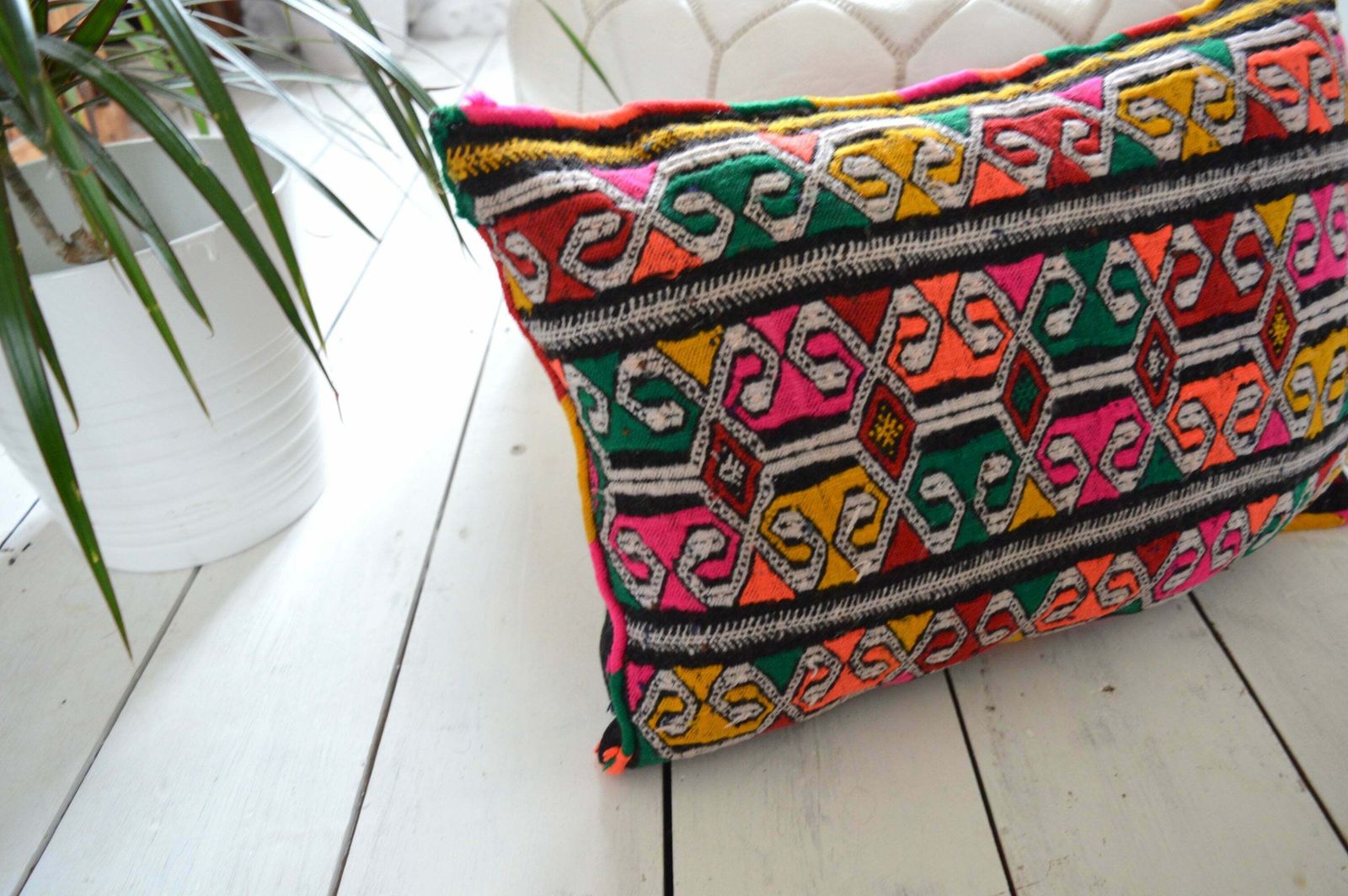 Moroccan Berber Pillow Kilim Cushion Cover photo vinterior