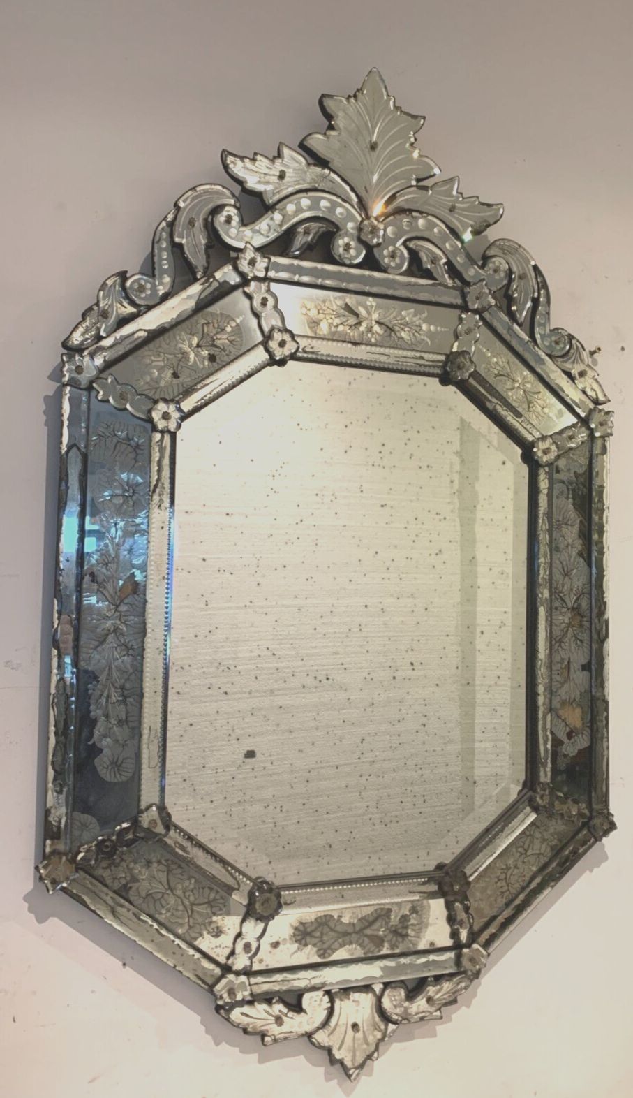 photo vintage Venetian Mirror With Pare Close XX Century