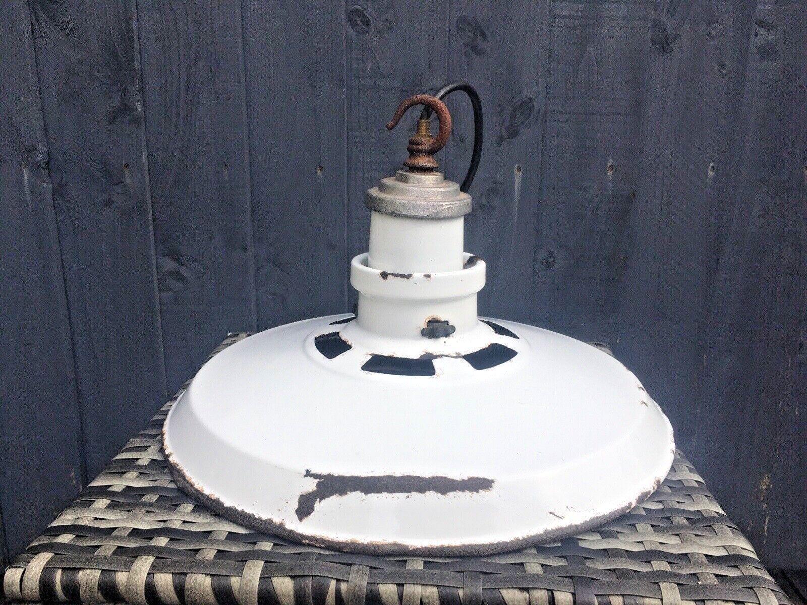 photo vinterior Large 2 Piece Industrial Factory White Enamel Ceiling Pendant Light Shade & Hook
