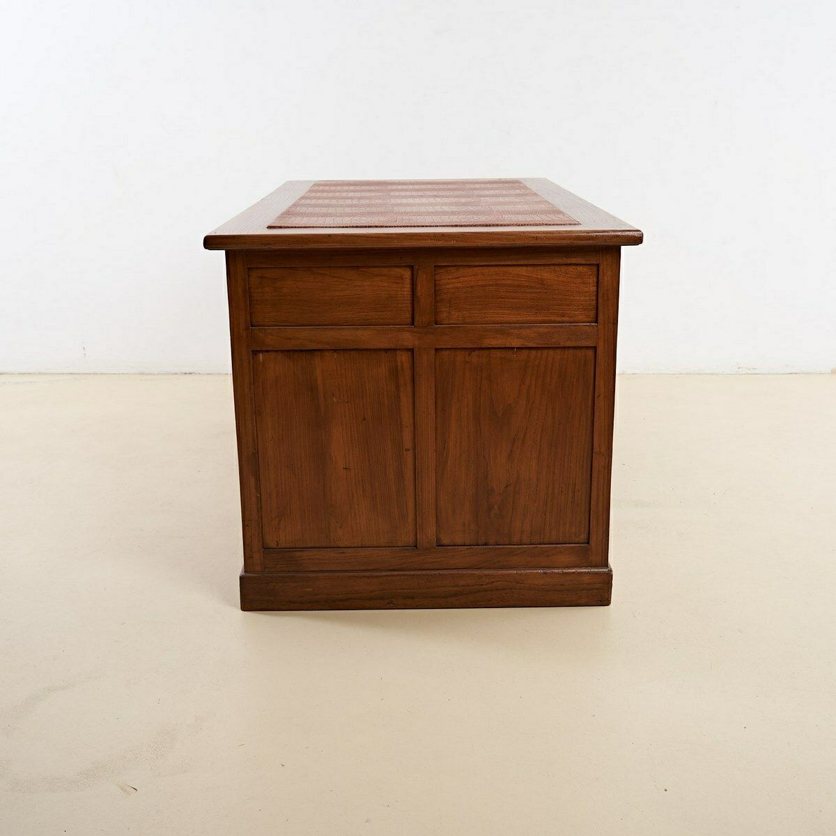 photo furniture Nine Drawer Desk With Genuine Leather Top (Crocodile Effect)