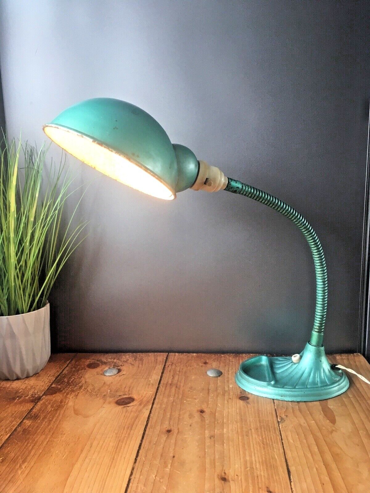 Antique Art Deco 30s Teal Green Supreme Industrial Gooseneck Scalloped Desk Lamp” photo Lighting