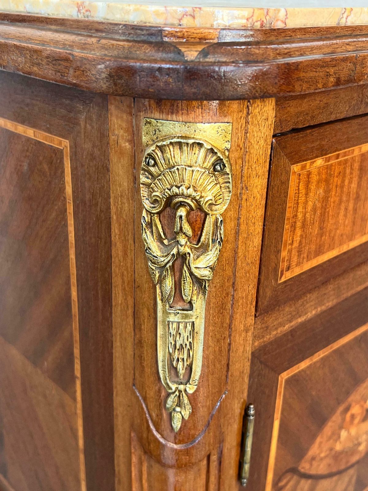photo furniture Table de chevet de style Louis XVI, dans le goût de Guillaume Grohé, France, XIXe siècle
