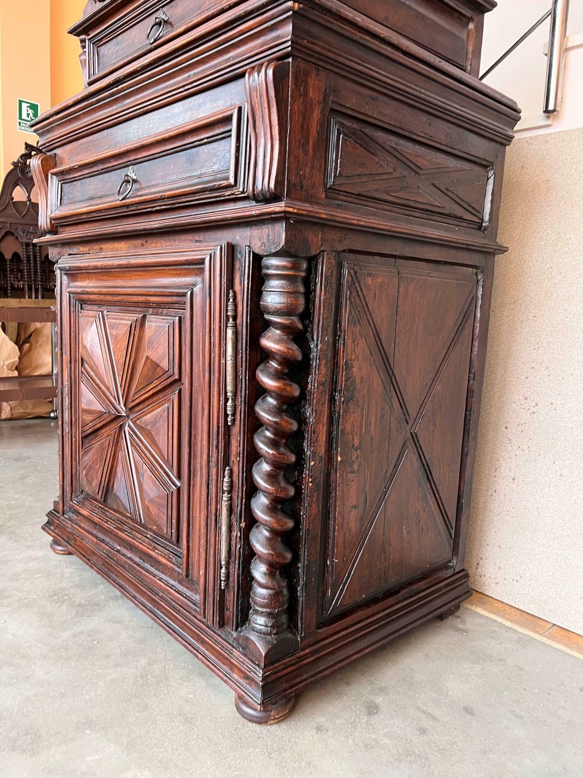 Cabinet à coussin baroque hollandais en chêne, d'époque XVIIIe siècle photo 16107.0