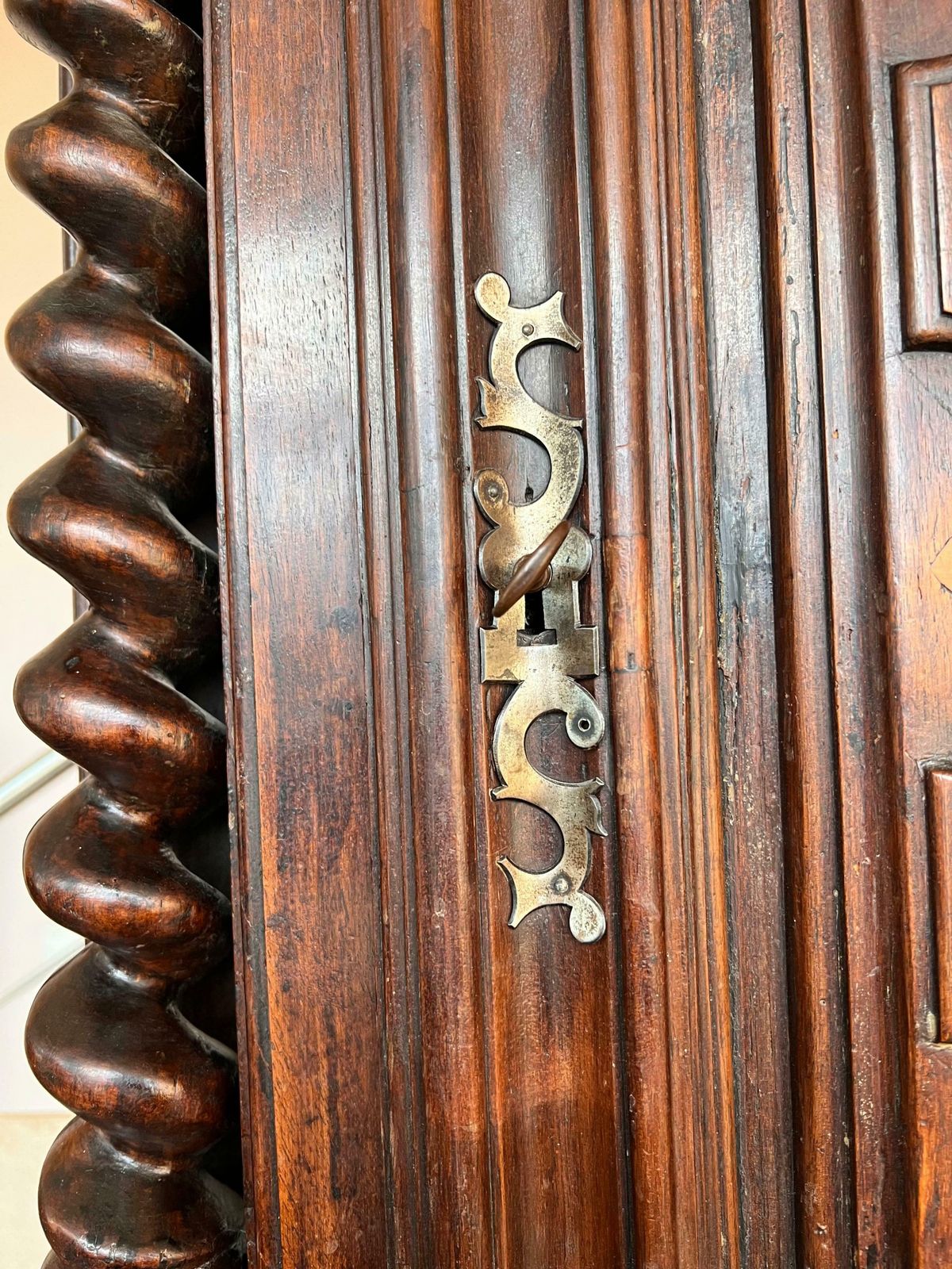 photo for sale Cabinet à coussin baroque hollandais en chêne, d'époque XVIIIe siècle