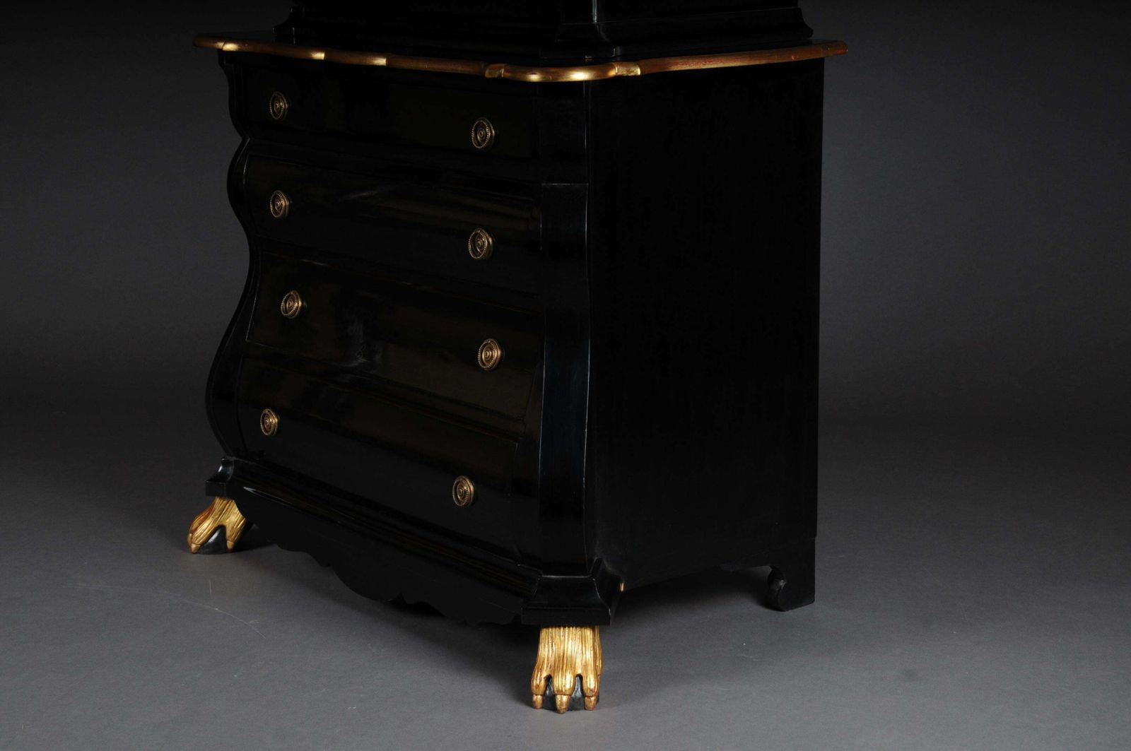 photo vinterior 20th Century Baroque Style Designer Display Cabinet, Black / Gold