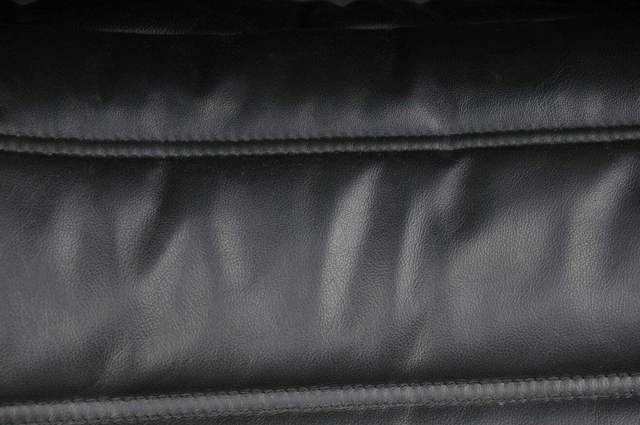 photo vinterior Two Seat Togo Sofa Black Leather By Michel Ducaroy Ligne Roset France