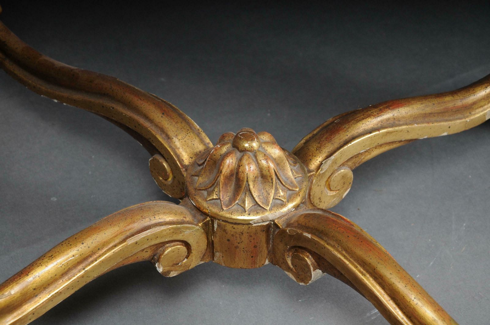 photo furniture Classic French Side Table, Louis XV, Gold