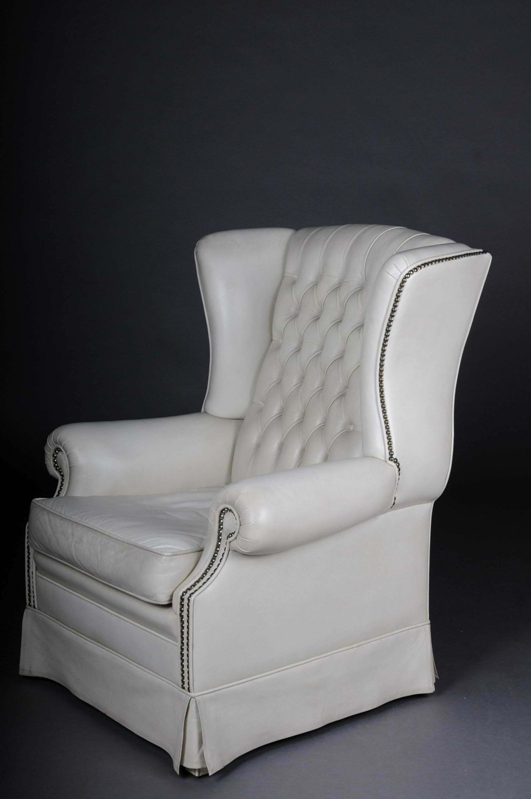 photo furniture 20th Century Beautiful Vintage Chesterfield Armchair / Club Chair, White
