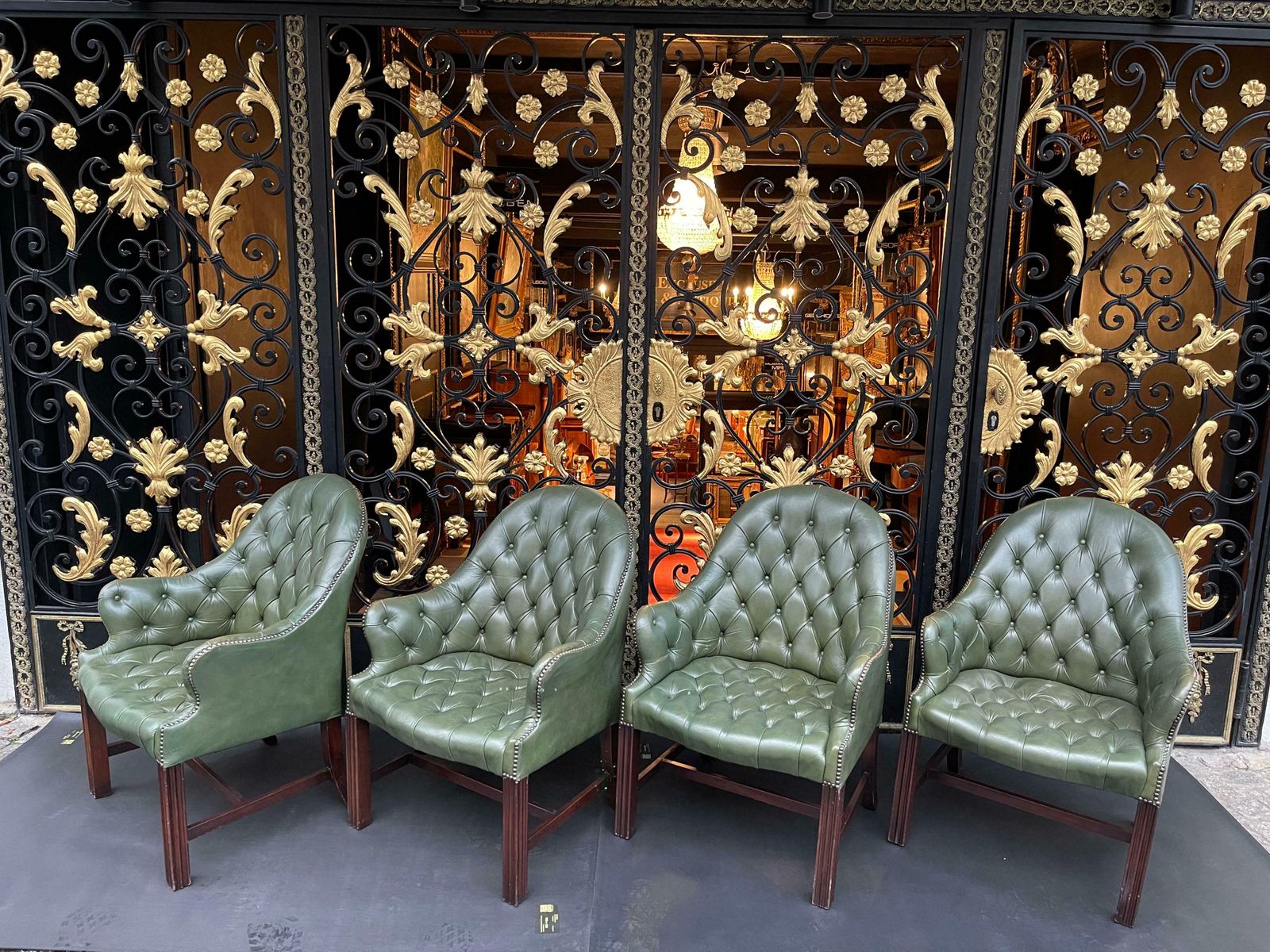 Set Of 4 English Chesterfield Lounge Chairs / Armchairs, Wade , 20th Century photo vinterior