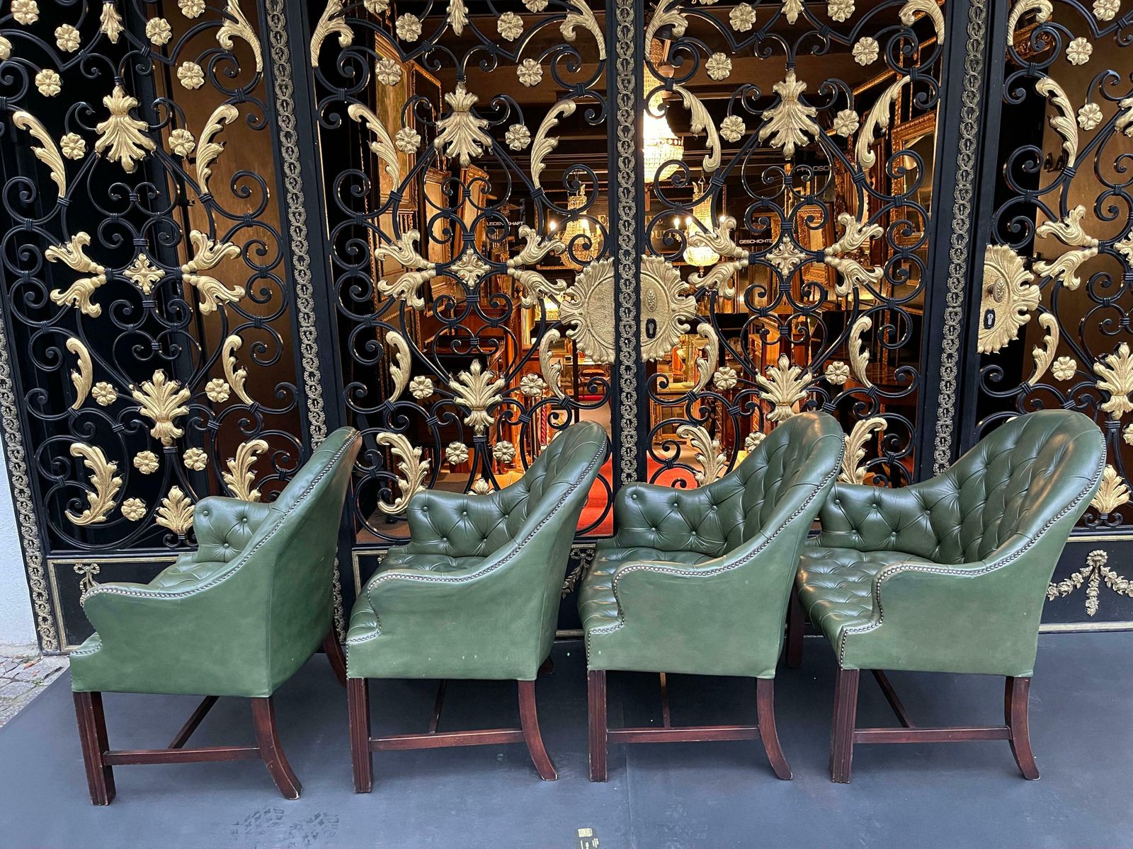 Set Of 4 English Chesterfield Lounge Chairs / Armchairs, Wade , 20th Century photo buy