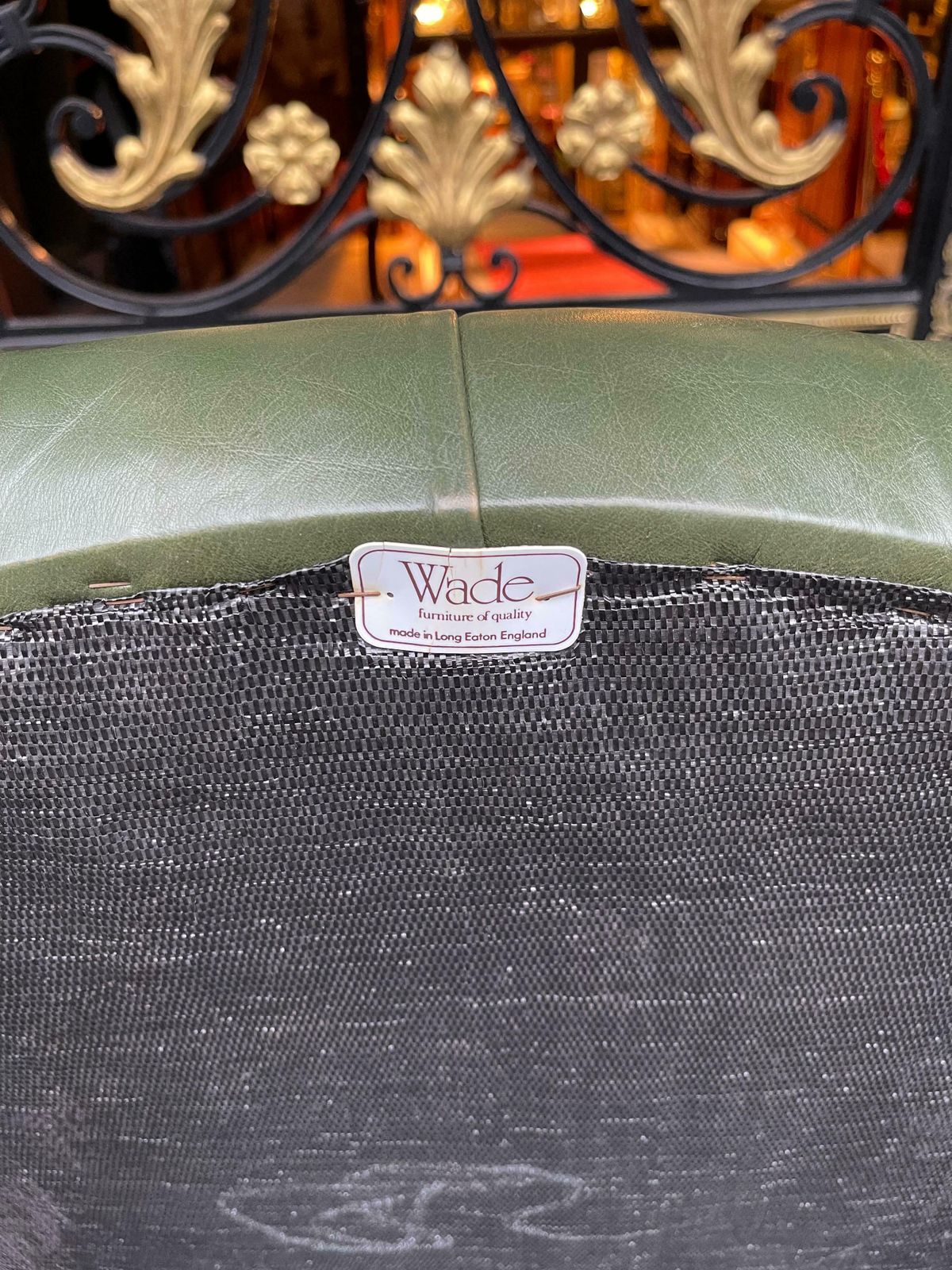 photo vintage Set Of 4 English Chesterfield Lounge Chairs / Armchairs, Wade , 20th Century