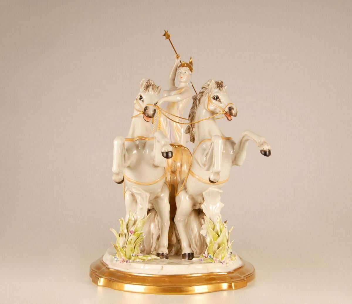 Mid Century Italian Porcelain Sculpture Of Diana The Huntress By Cesare Villari For Capodimonte photo vintage
