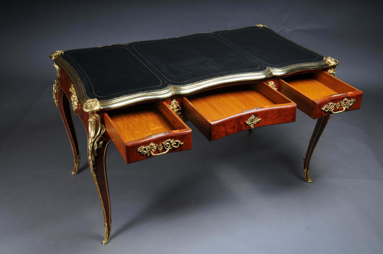 Royal Desk / Bureau Plat In Louis XV Style photo vinterior