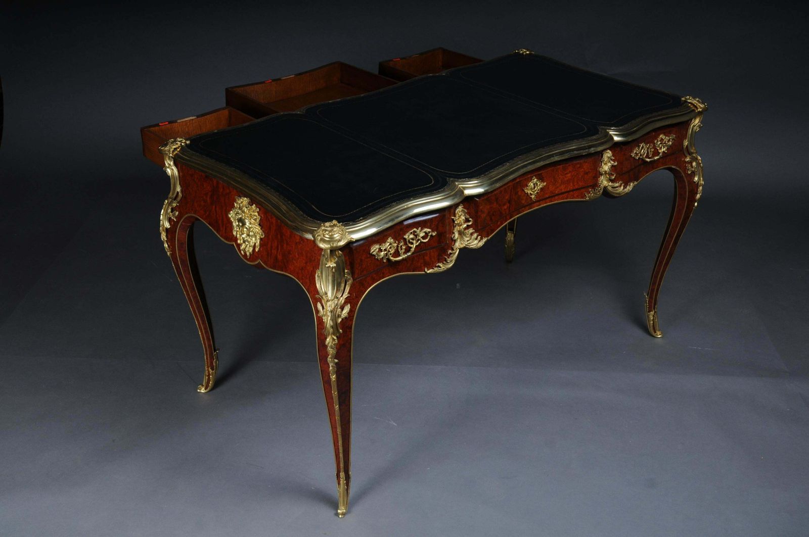 photo furniture Royal Desk / Bureau Plat In Louis XV Style