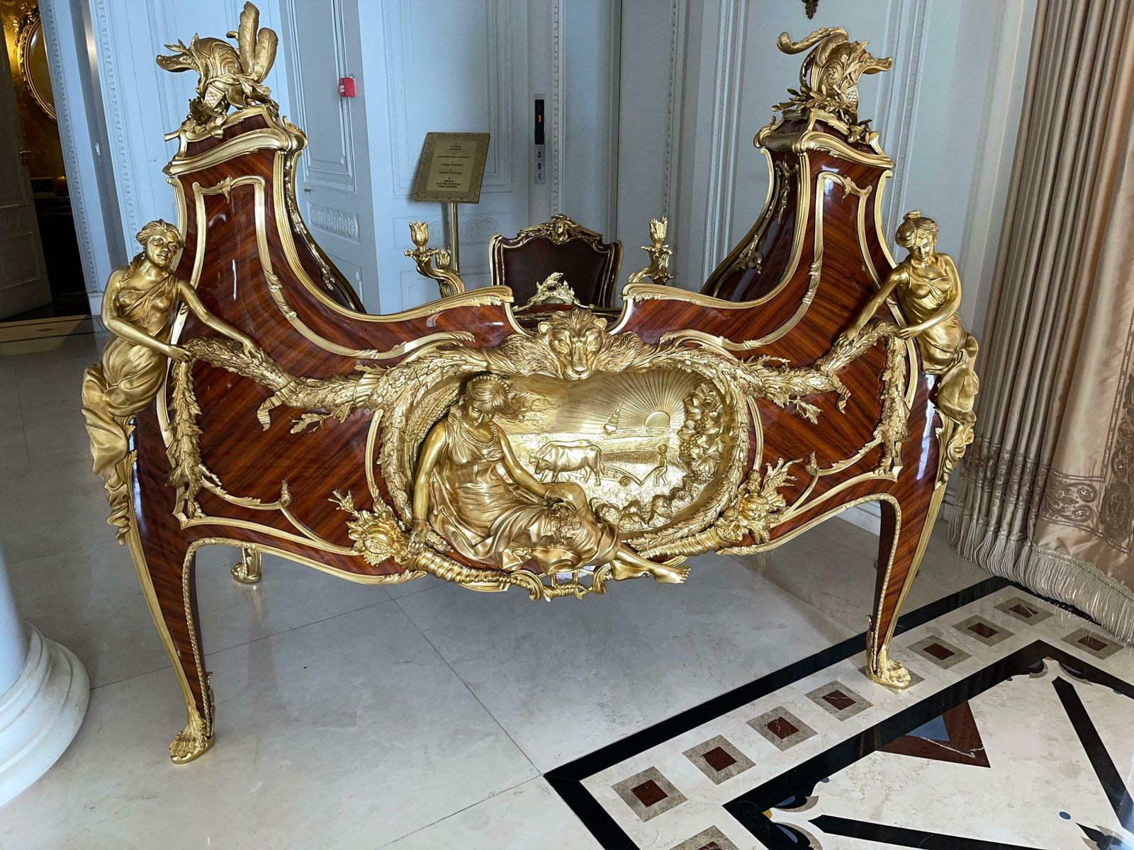 Magnificent Grand Bureau / Writing Desk Louis XV, After Francois Linke, Paris photo vintage