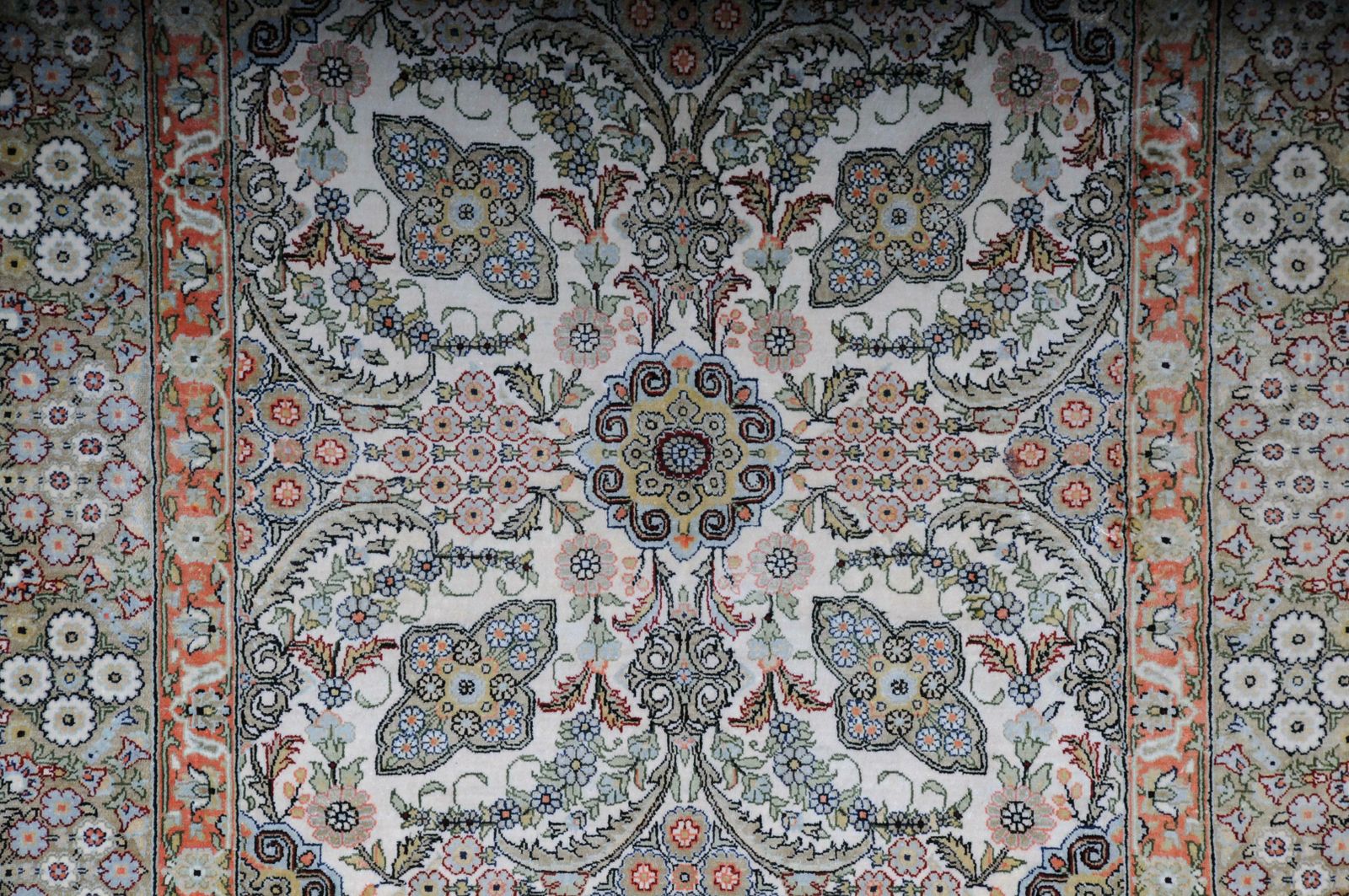 Paradise Prayer Rug, Silk End Of The 20th Century photo Textiles