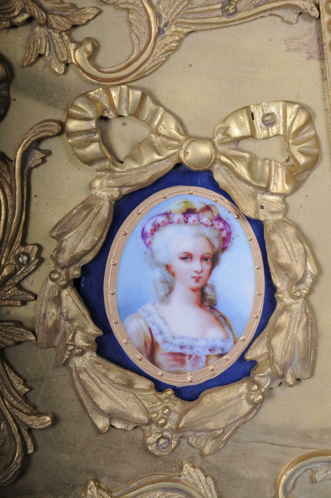 photo vinterior Royal Salon Table, Frame And Top Mount In Porcelain With Sevres Style Bronze