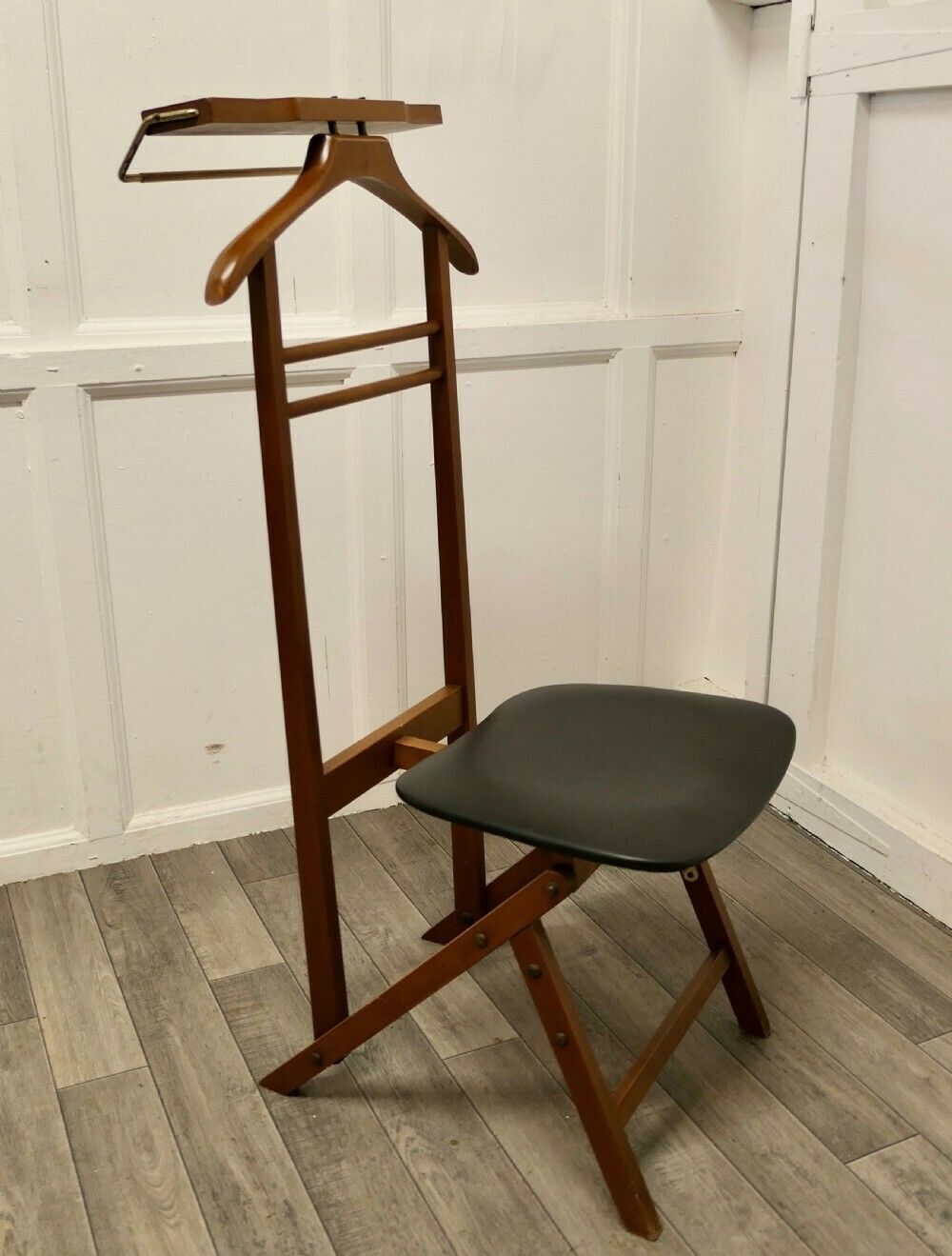 Mid Century Beech And Vinyl Gentleman's Valet Seat, Formax Valet By Breveitato, Dress Boy photo for sale