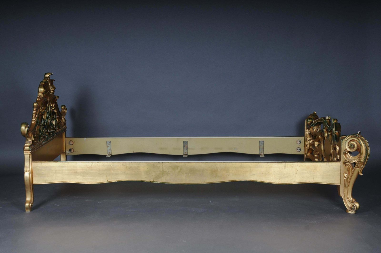 photo vinterior 20th Century Antique French Louis XV Bed, Gold, Rococo