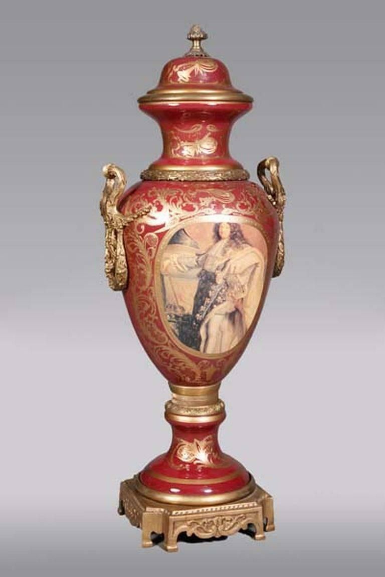 20th Century Louis XIV Sèvre Pompe Lidded Vase photo furniture