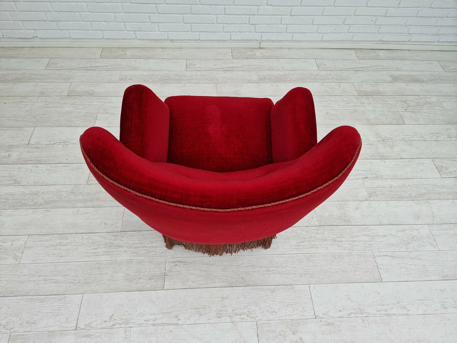 photo vintage 1960s, Danish Vintage Armchair In Cherry Red Velvet.
