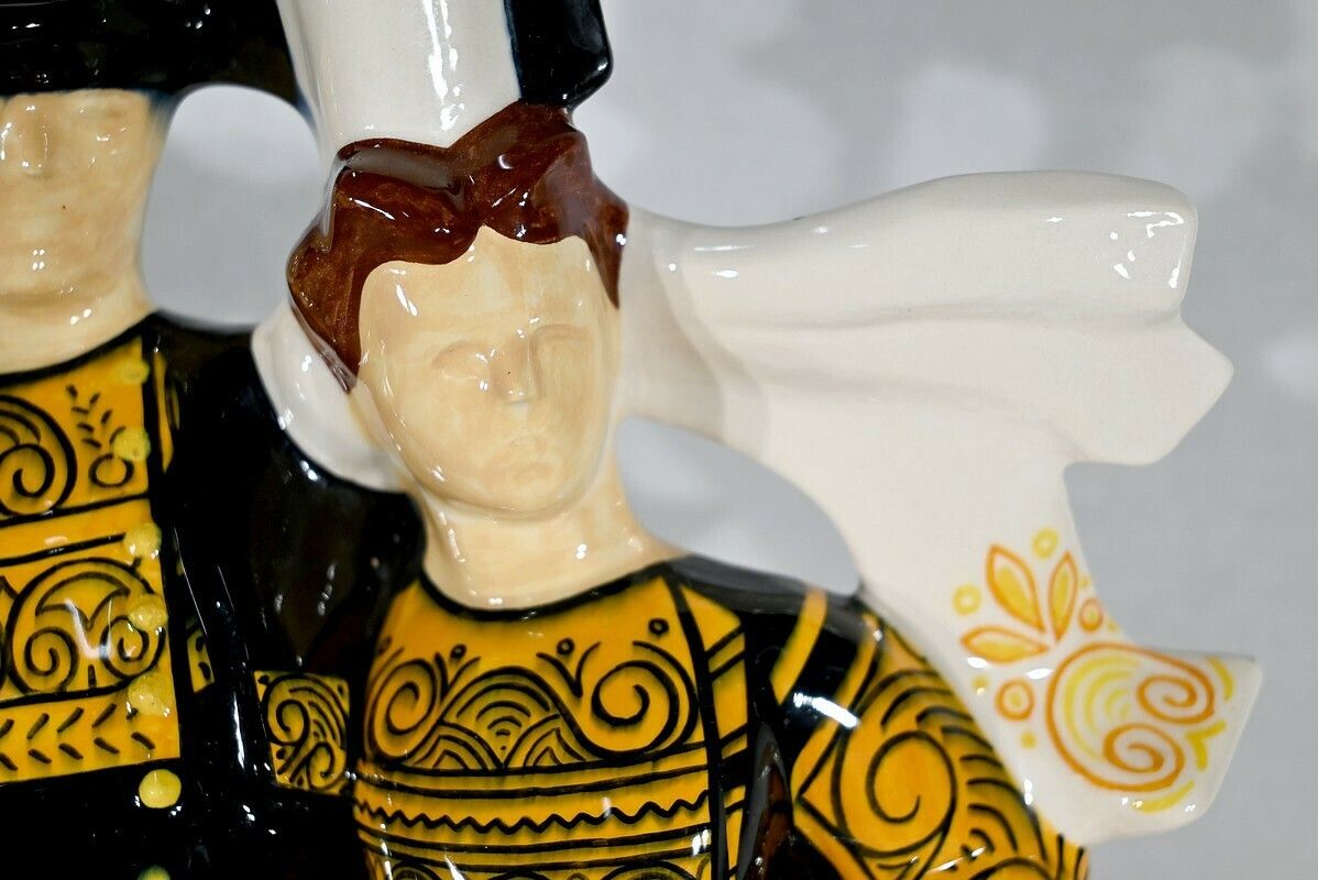 photo furniture “Couple Of Bigoudens Dancers” Earthenware, By R.Micheau Vernez, Manufacture Henriot Quimper – Mid 20th Century