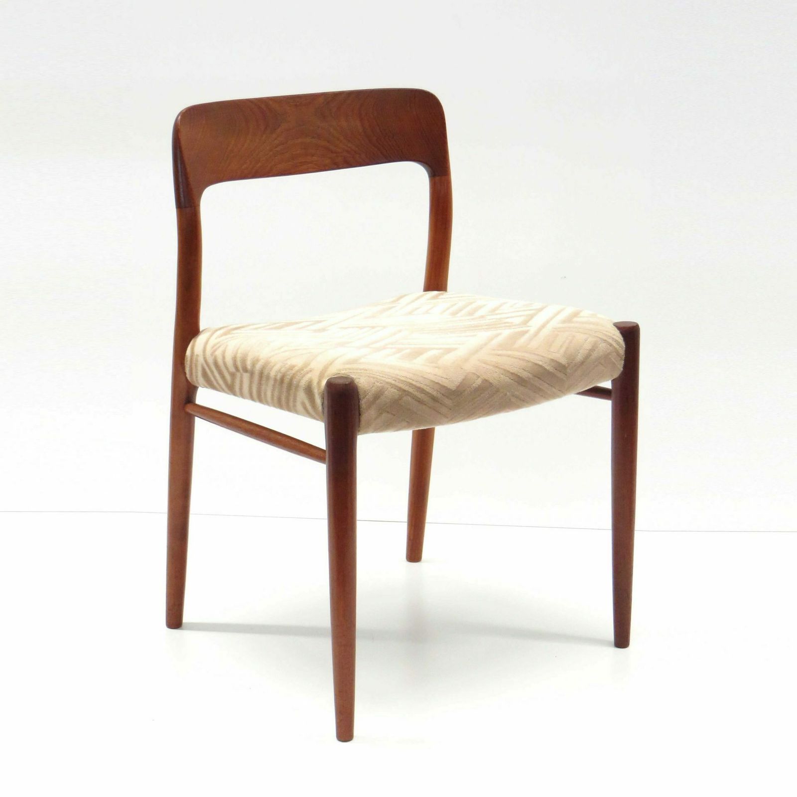 Set Of 6 Model 75 Chairs Designed By Niels Möller From The 1960s photo for sale