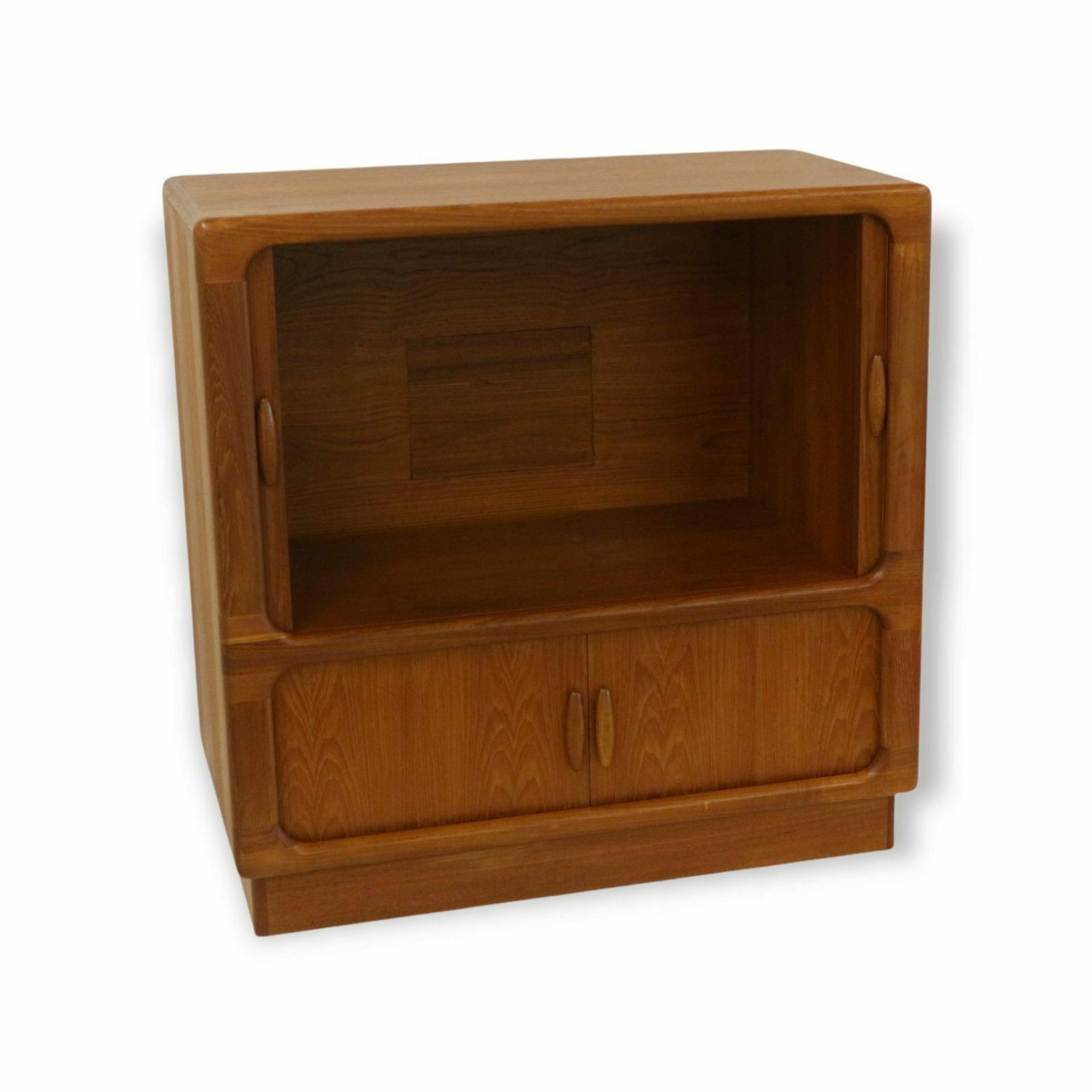 photo furniture Danish Design Vintage Sideboard / Television Cabinet By Dyrlund Made In The 1960s