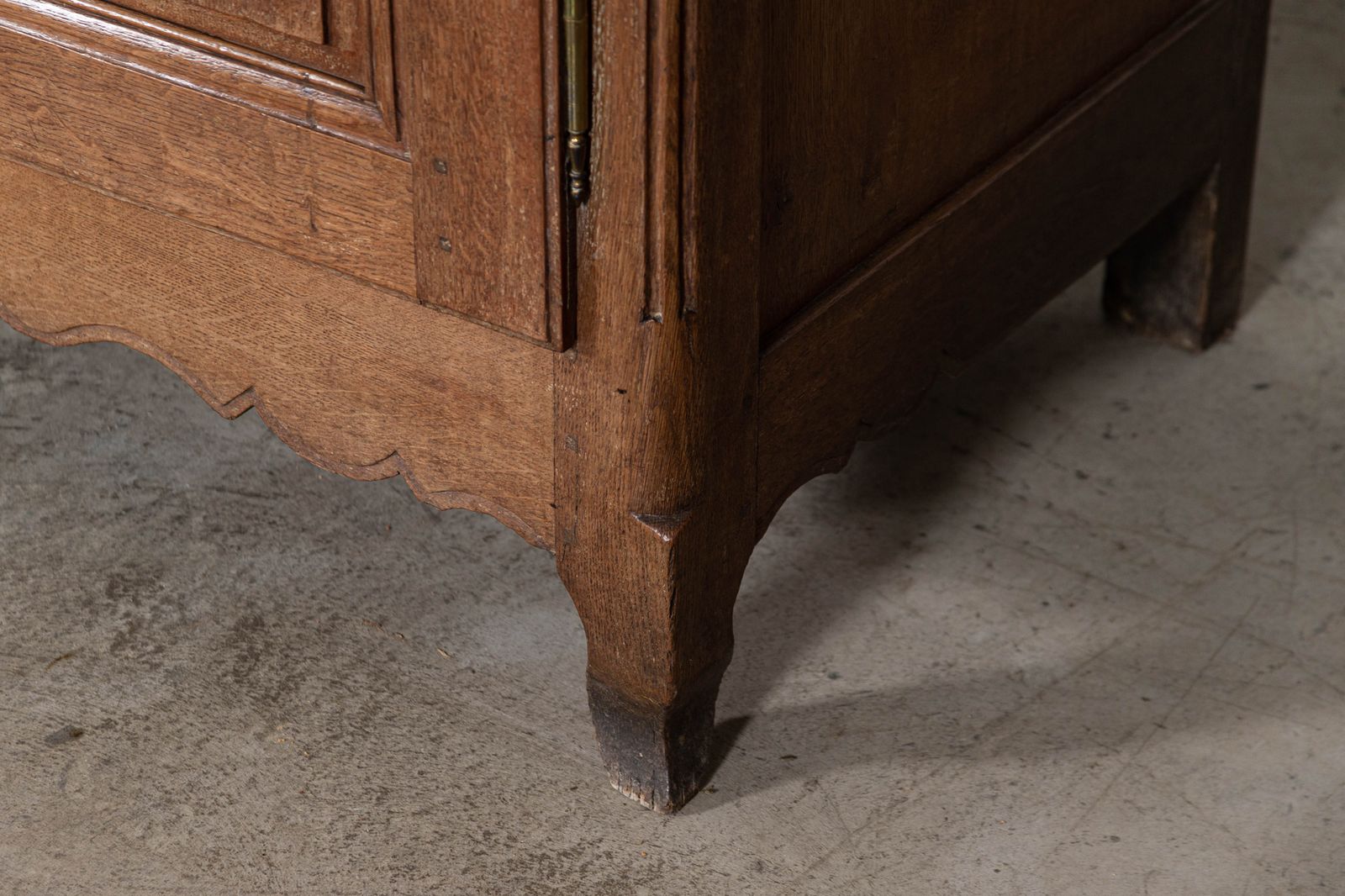 photo vintage Large French 19thc Oak Buffet Deux Corps