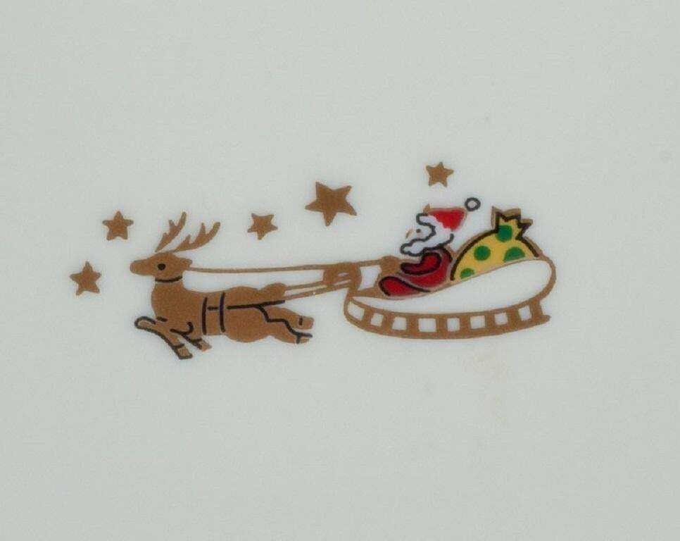 Maebata, Japan, Porcelain Dish With Christmas Motif. Late 20th C. photo 200.0