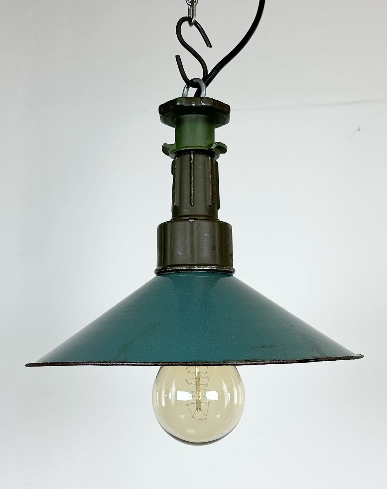 Industrial Green Enamel Factory Pendant Lamp With Cast Aluminium Top, 1960s photo vinterior