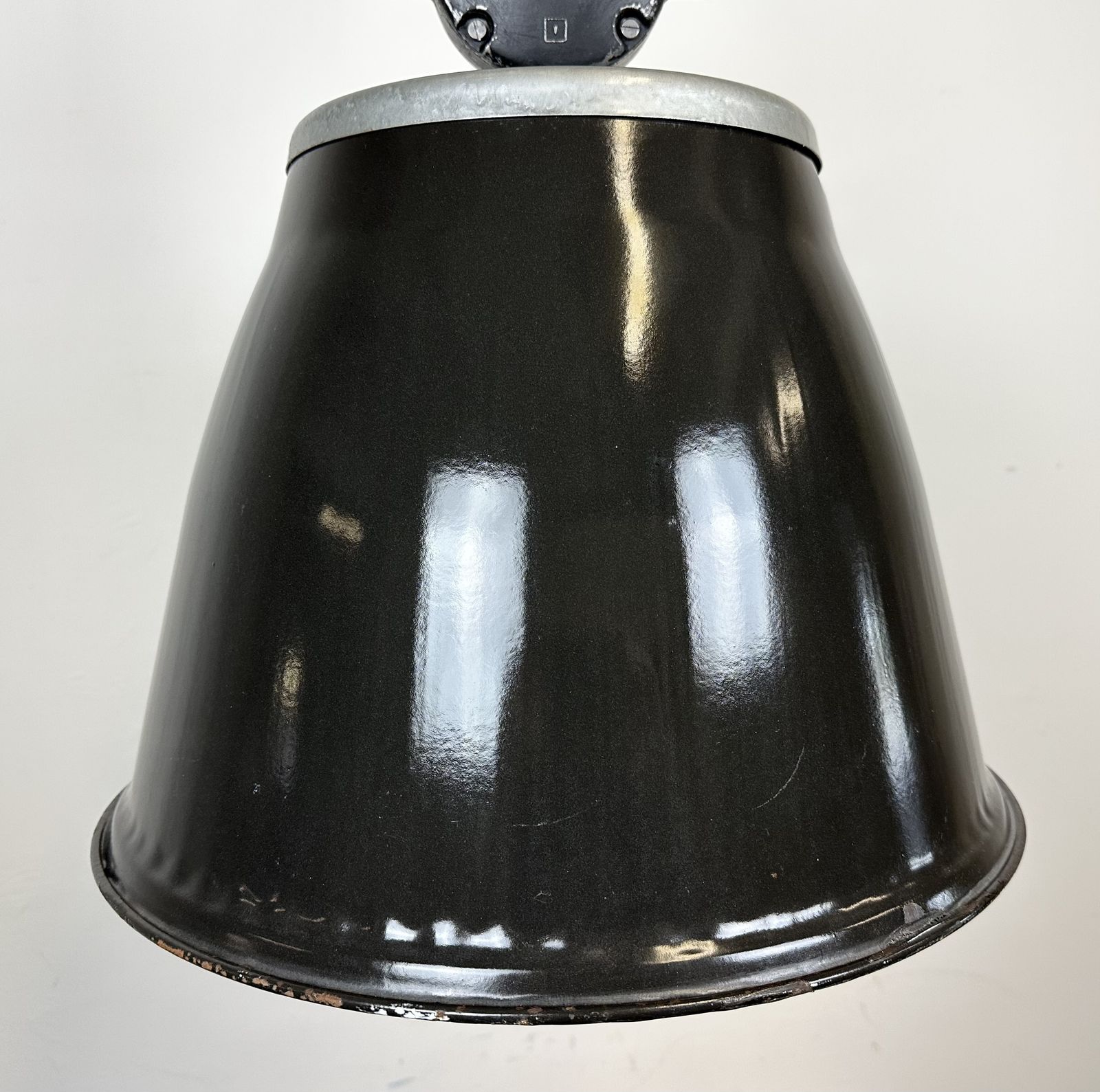 photo vinterior Industrial Black Enamel Factory Pendant Lamp, 1960s, 27x