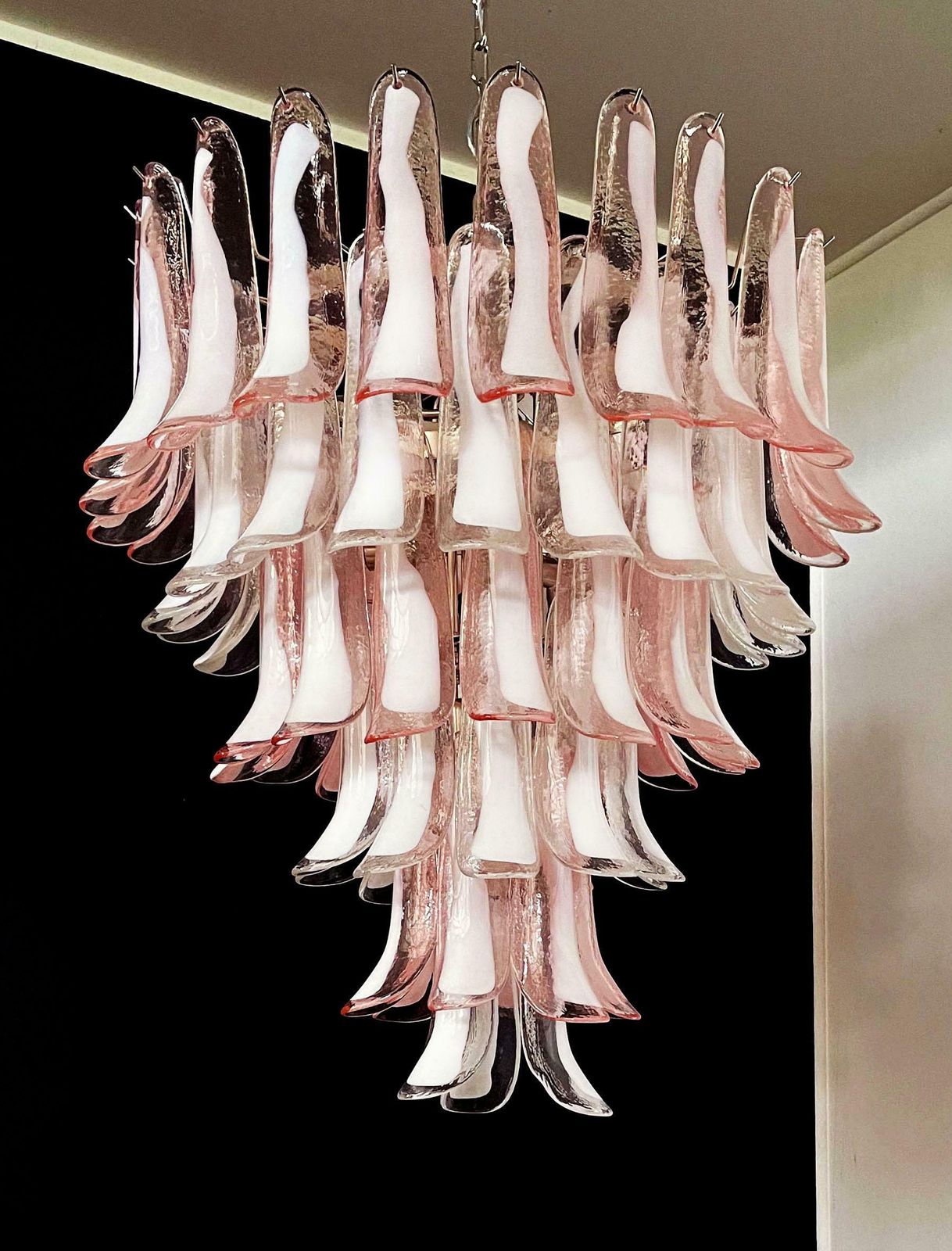 photo vinterior Fabulous Pair Of Italian 75 Pink And White Petal Chandeliers, Murano