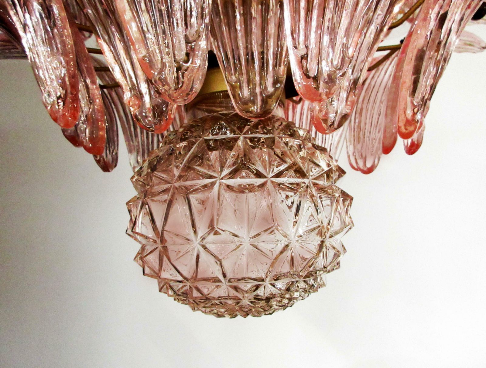 photo vintage Pair Of Majestic Chandelier Pink Glasses, Murano
