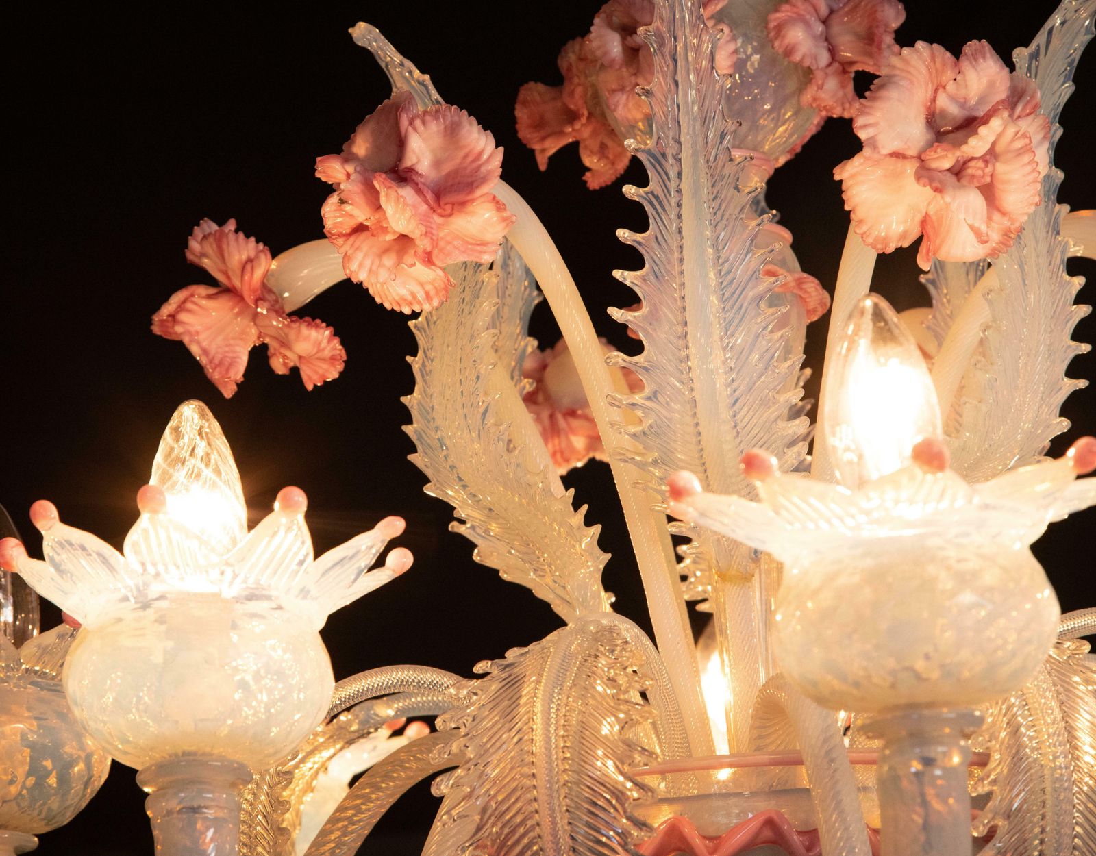 photo vintage Stunning Light Blue And Pink Venetian Chandelier, Murano, 1950s