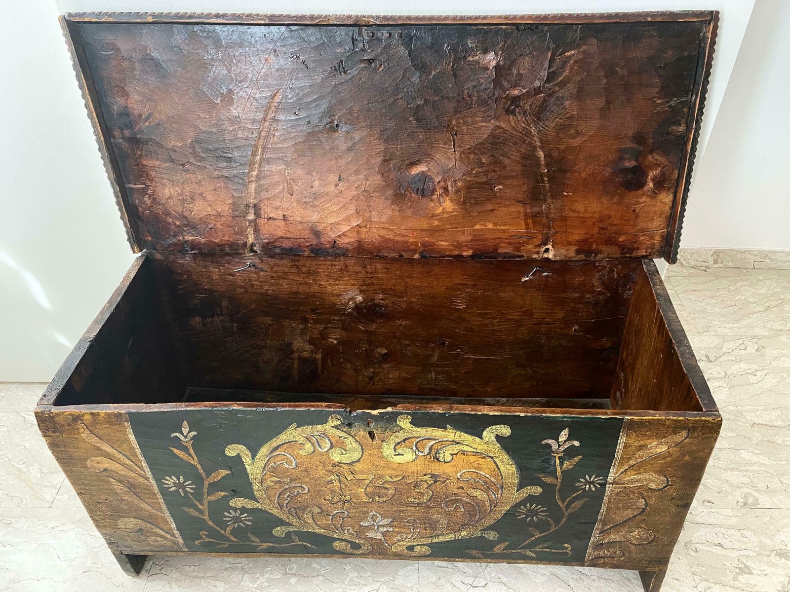 photo vinterior Gorgeous Antique Italian Wooden Case, 18th Century ''Year 1753''