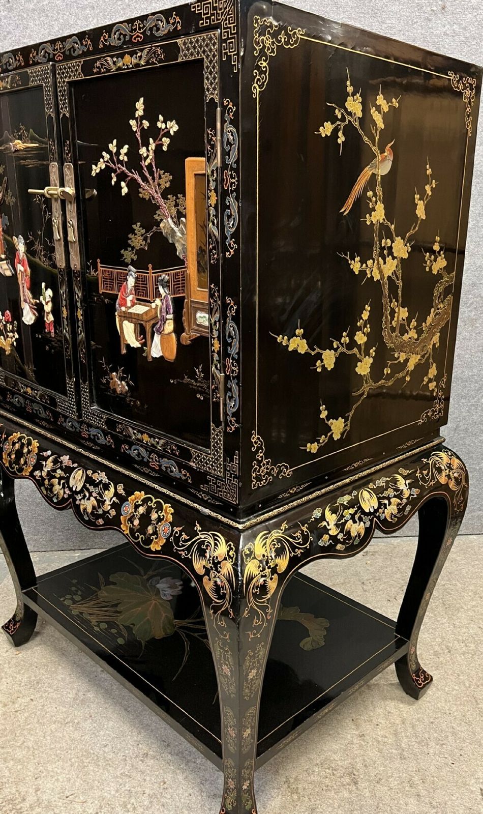 Stunning Large Chinoiserie Cocktail Cabinet photo vinterior
